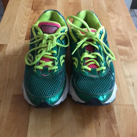 Saucony Shoes - Saucony hybrid 3 green shoes, size 7.5